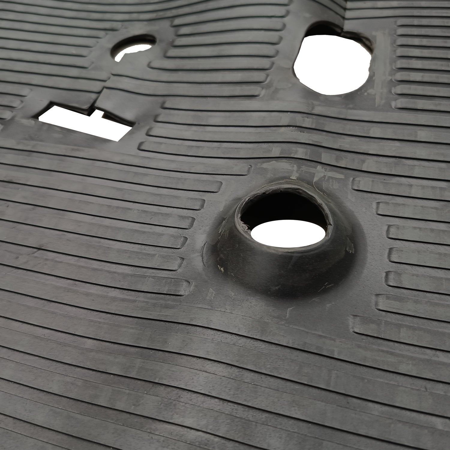 Rubber vloermat vooraan zwart detail — T2 67-72