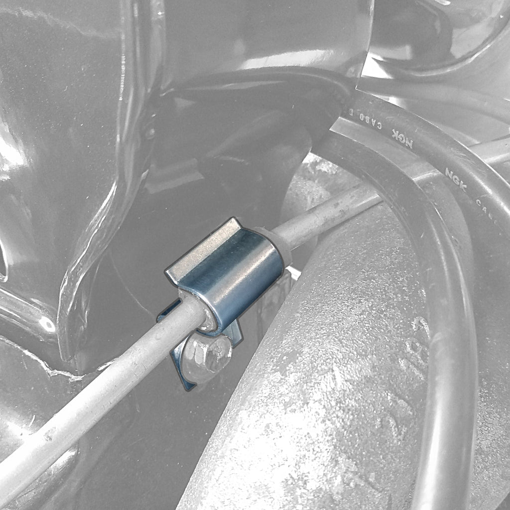 Klem benzineleiding langs koelkap detail — T1, T2, Kever, KG