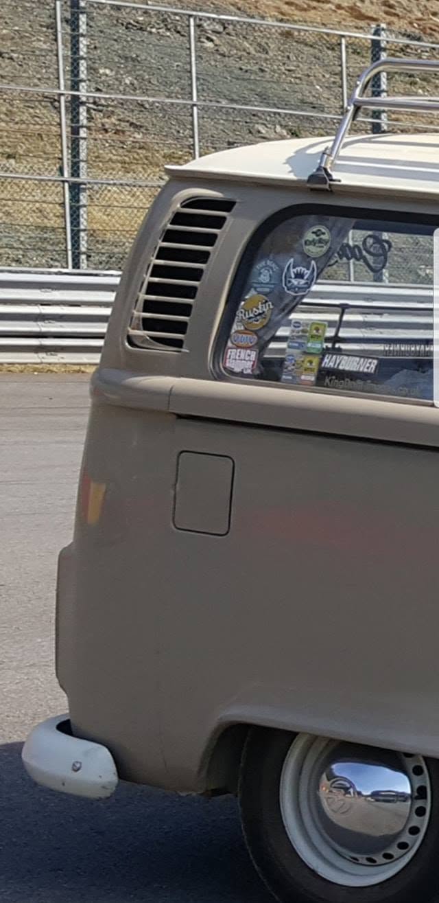 Luchtinlaat 'Earz' motorruimte, paar, 8/67-7/71 T2a – VW T2 Bus – detail 2