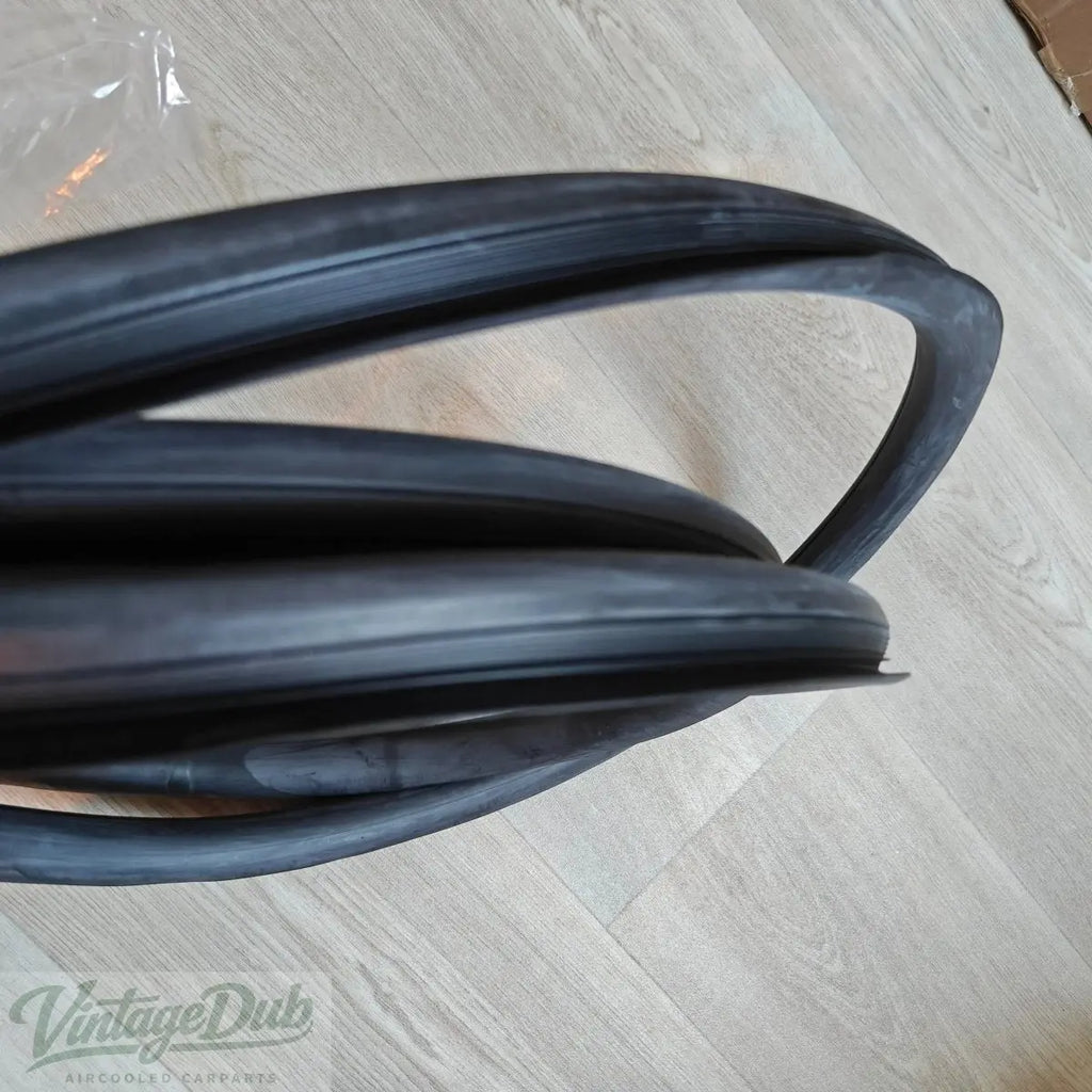 VW T2 67-79 Voorruitrubber voorgevormd zonder lijstgroef 211845121 — VintageDub